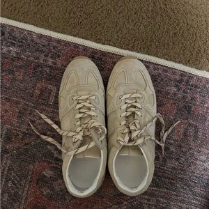 ALOHAS Cream Sneakers